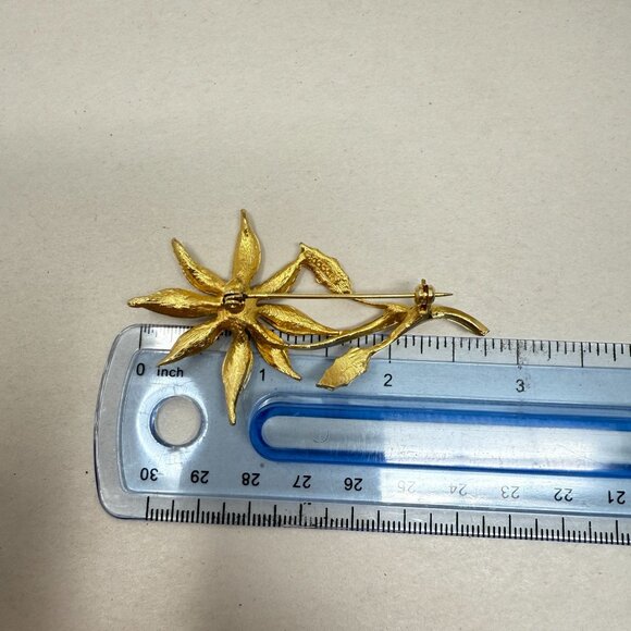 Dodds Vintage Flower Brooch Gold-Tone Faux Pearl Mid-Century Signed - Picture 9 of 10